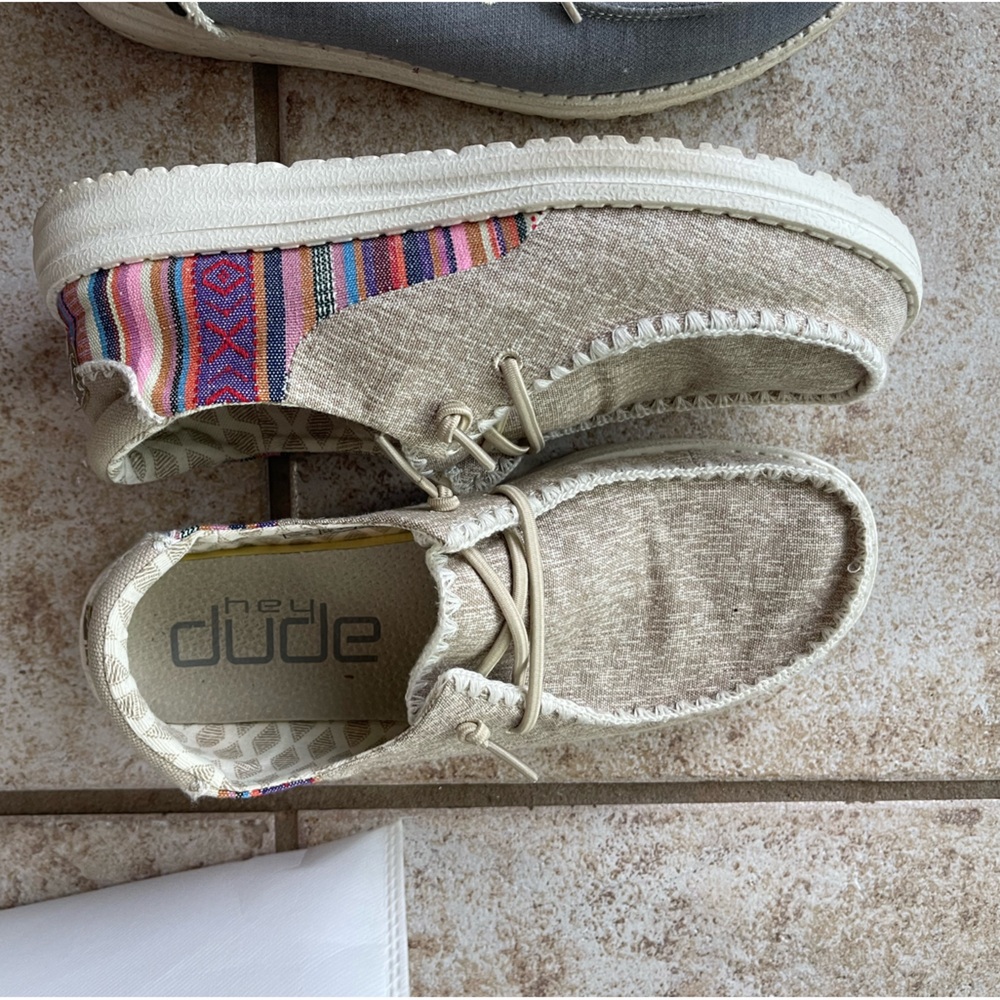 Women’s hey dude size 7